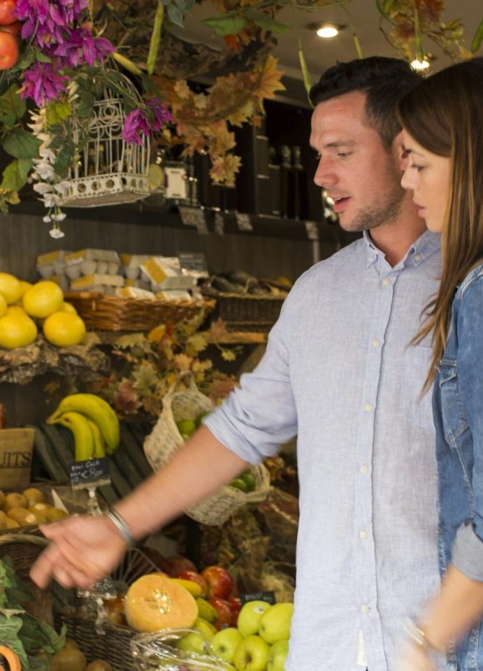 Couple shopping for fruit in Llucmajor on Mallorca