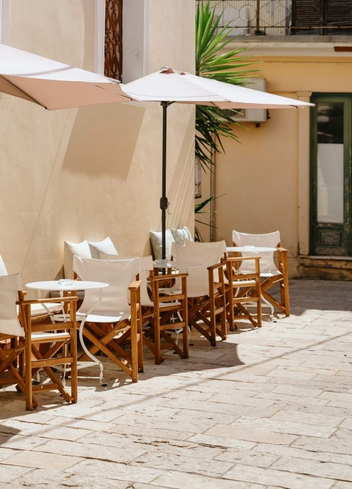 Einladende Cafe-Terrasse im mediterranen Petra auf Mallorca
