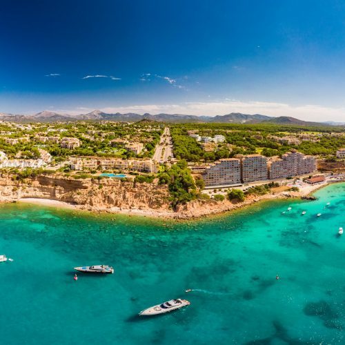 Küste Santa Ponça Mallorca mit türkisfarbenem Meer