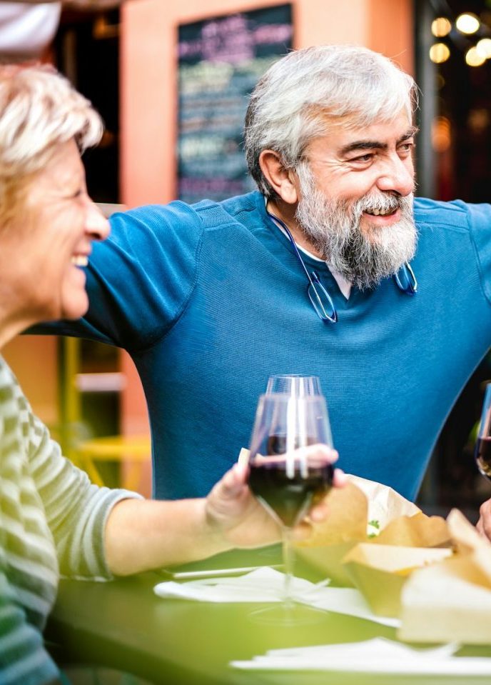 Menschen auf einem Dorffest in Vilafranca de Bonany, Mallorca