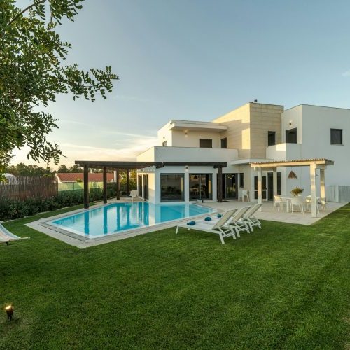Modern house in Mallorca with pool and pergola