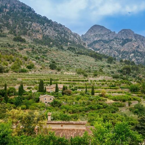 Schöne Berglandschaft in der Nähe des Dorfes Selva auf Mallorca