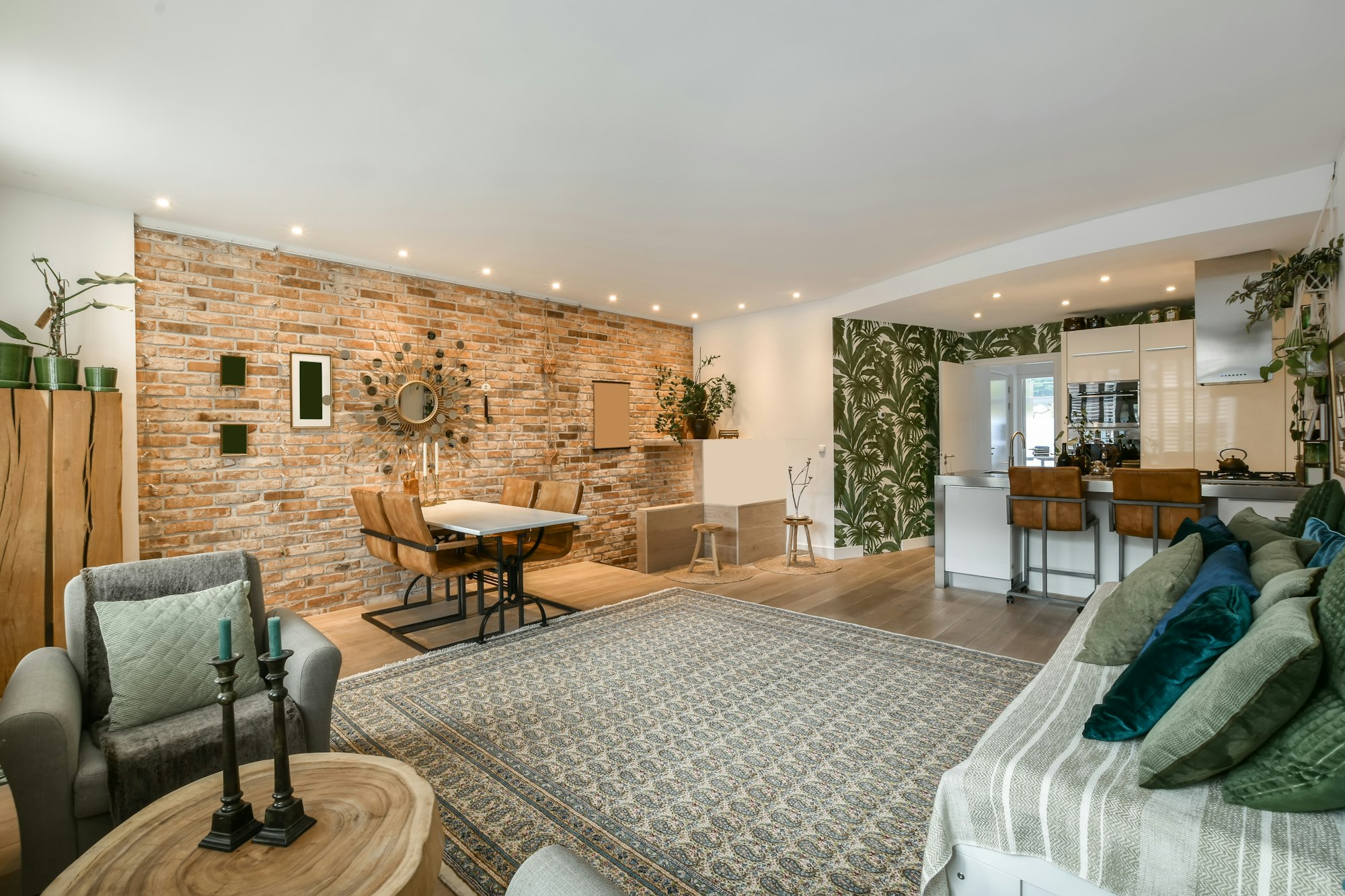 Wohnzimmer mit einer Küche in einer modernen Immobilie in Maria de la Salut Mallorca