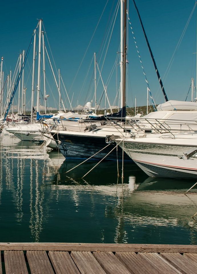 Yachten im Hafenbecken von Portals Nous auf Mallorca